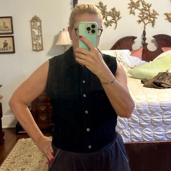 Vintage 80s/90s Mona Mode black suede leather vest with collar & pockets - Picture 2 of 9